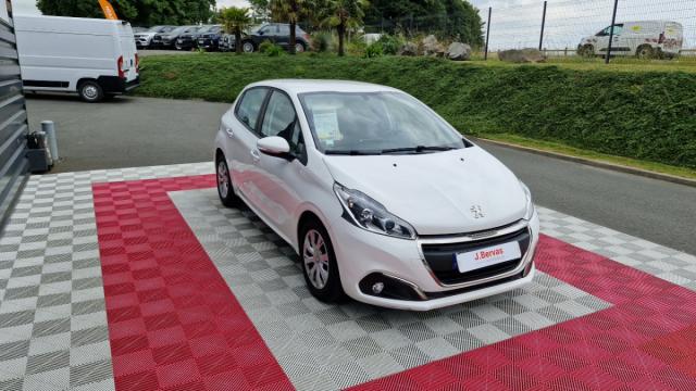 Peugeot 208 image 8