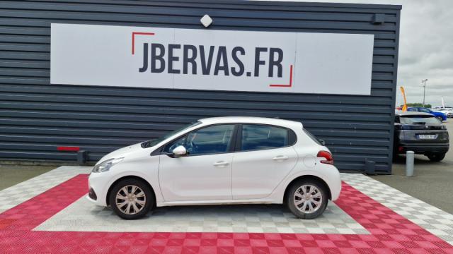 Peugeot 208 image 9