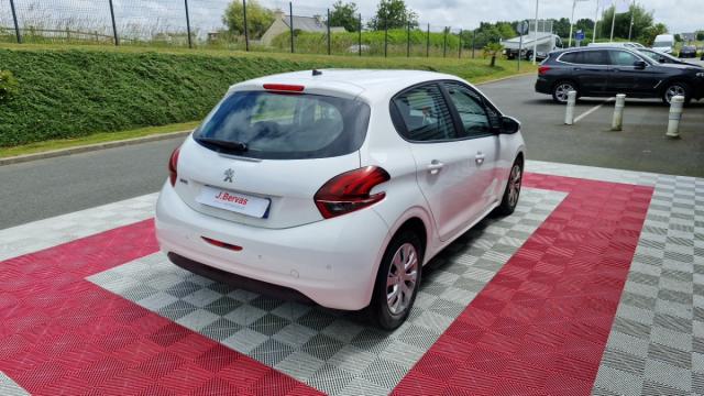 Peugeot 208 image 1