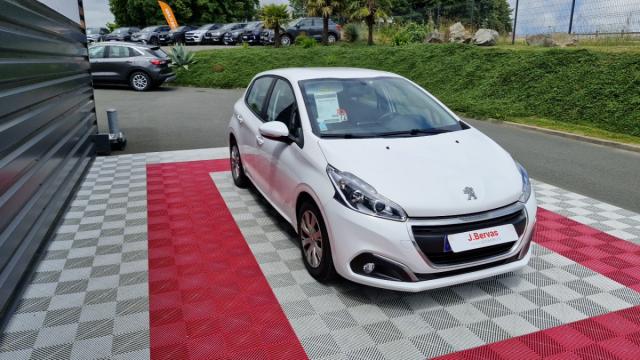 Peugeot 208 image 6