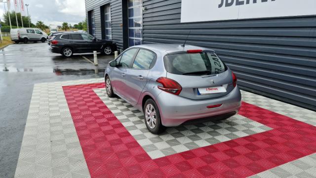 Peugeot 208 image 8