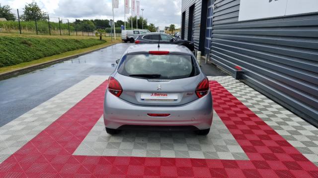 Peugeot 208 image 1