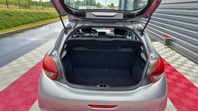 Peugeot 208 image 2