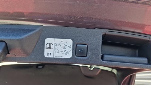 Ford Kuga image 8