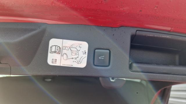 Ford Kuga image 8
