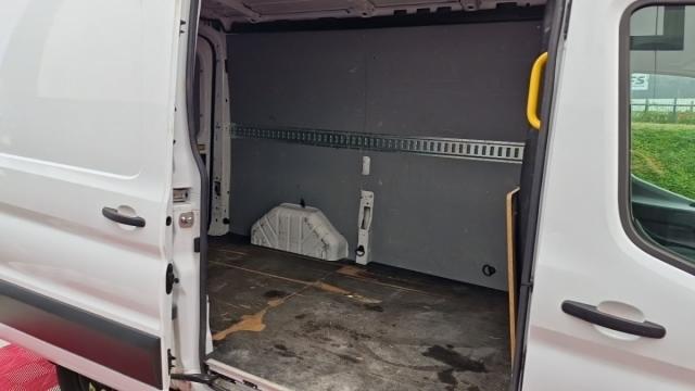 Ford Transit image 8