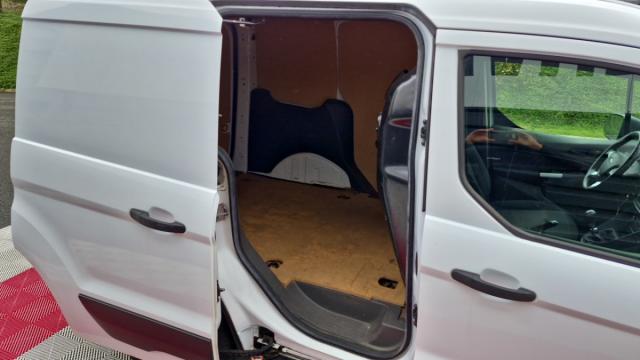 Ford Transit Connect image 9