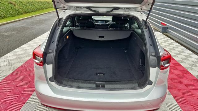 Opel Insignia Sports Tourer image 2
