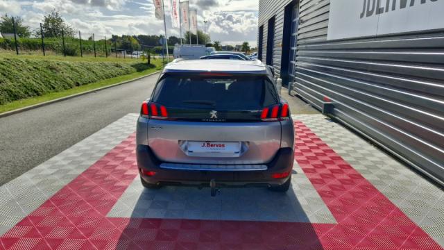 Peugeot 5008 image 1