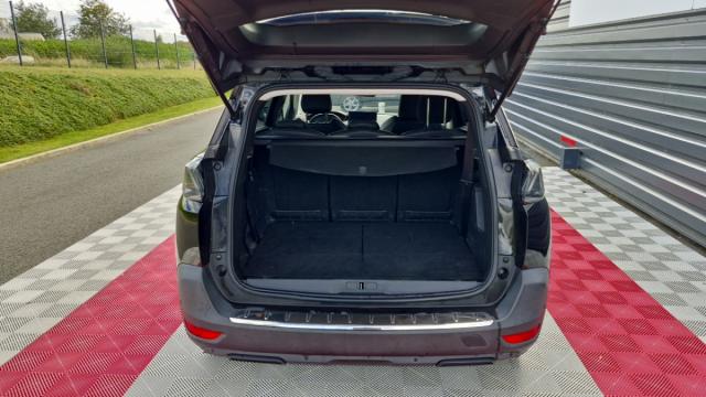 Peugeot 5008 image 1