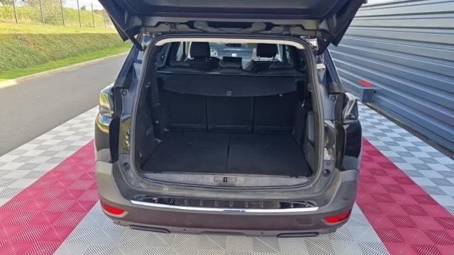 Peugeot 5008 image 1
