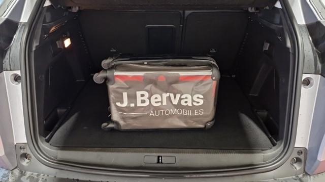 Peugeot 3008 image 2