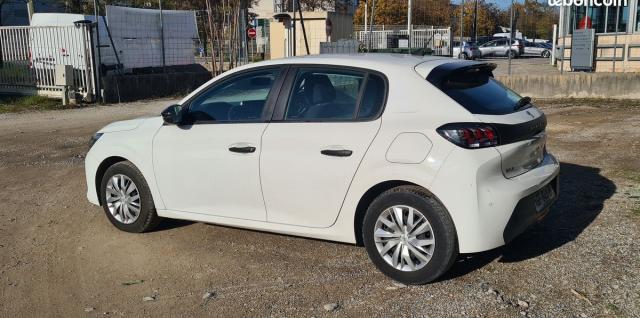 Peugeot 208 image 2