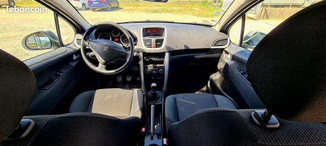 Peugeot 207 image 7