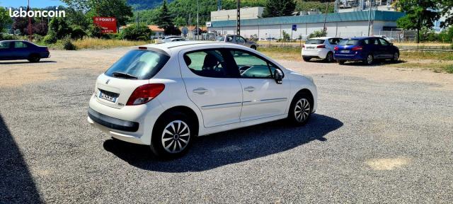 Peugeot 207 image 2