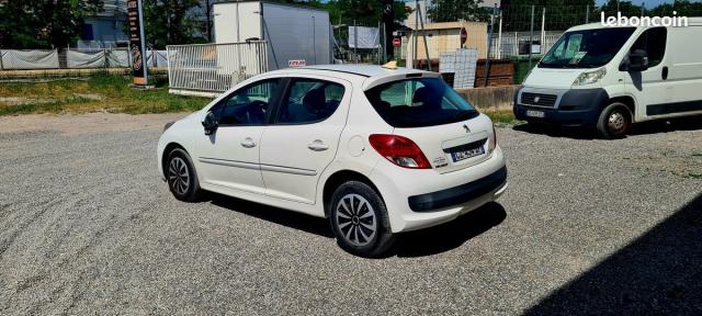 Peugeot 207 image 6