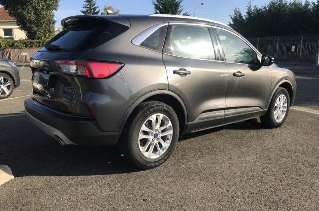 Ford Kuga image 4