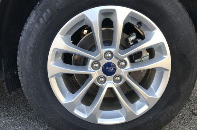 Ford Kuga image 3