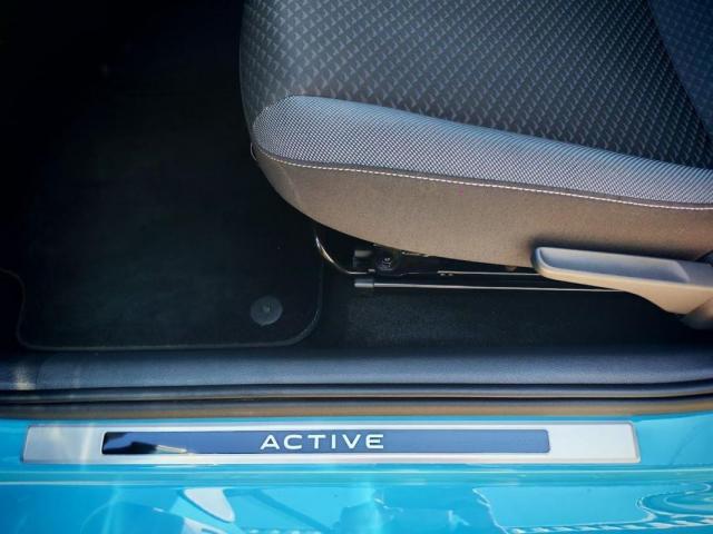 Volkswagen Up! image 9