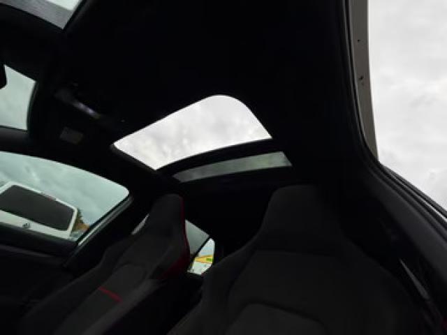 Volkswagen Golf image 9