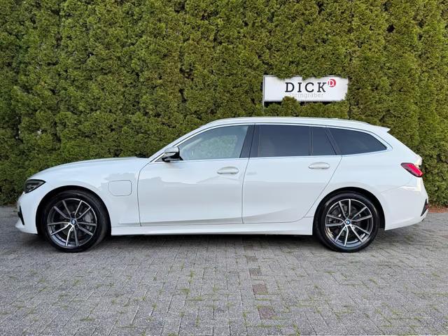 Bmw 330e image 4