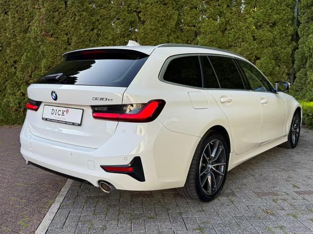 Bmw 330e image 3