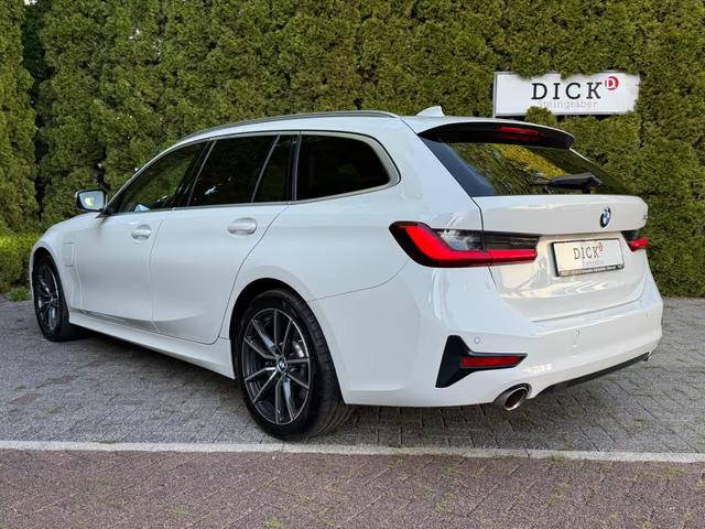 Bmw 330e image 2