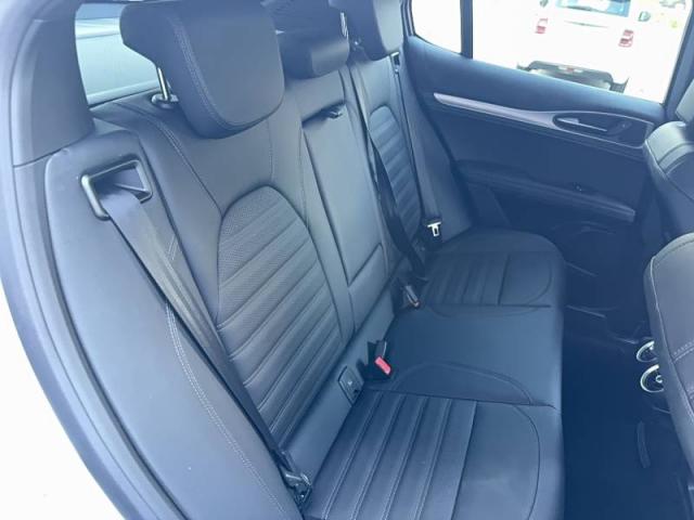 Alfa Romeo Stelvio image 9