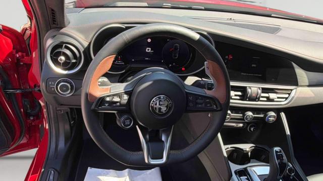 Alfa Romeo Giulia image 2