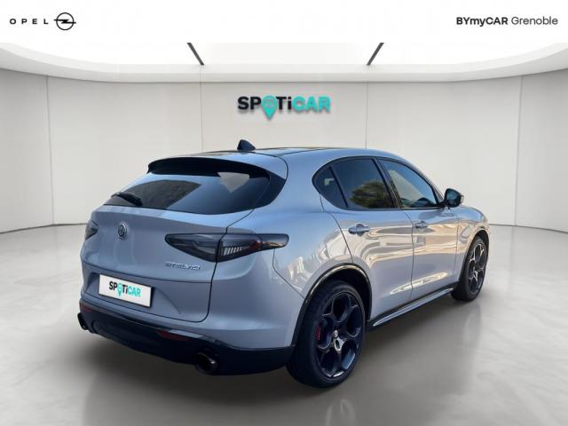 Alfa Romeo Stelvio image 9