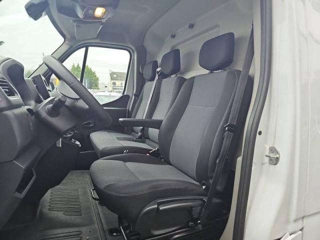 Renault Master image 2