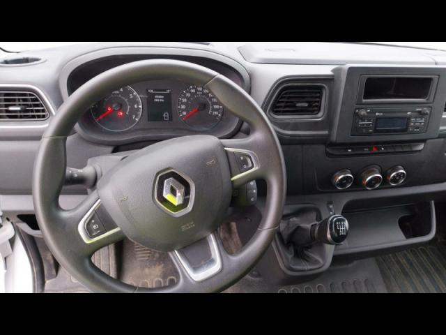 Renault Master image 2