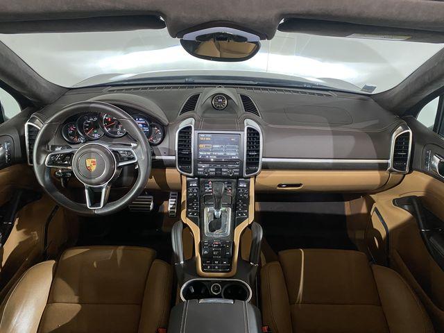 Porsche Cayenne image 2