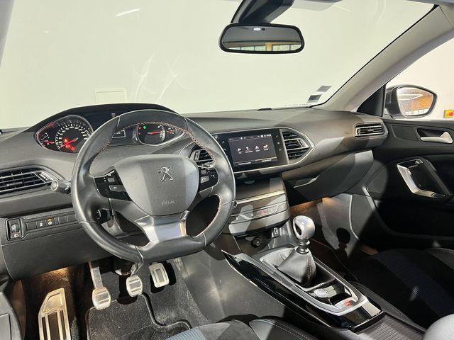 Peugeot 308 image 1