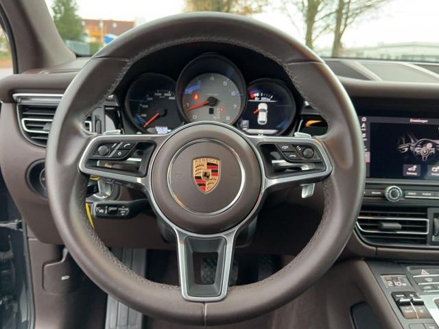 Porsche Macan image 2