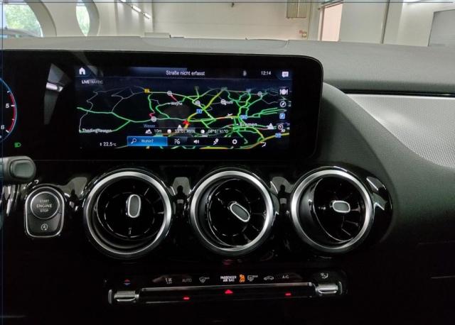 Mercedes Benz Gla image 8