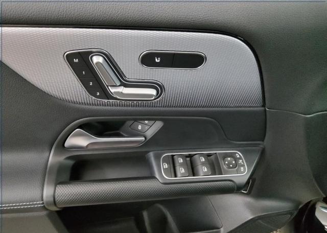 Mercedes Benz Gla image 9
