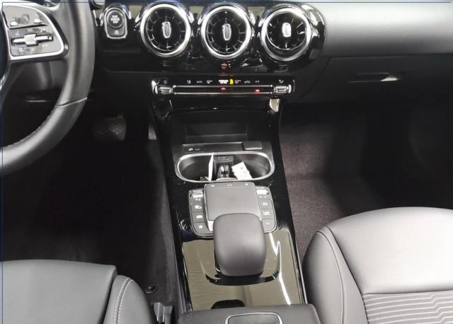 Mercedes Benz Cla image 9