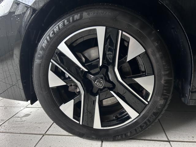 Peugeot 208 image 8