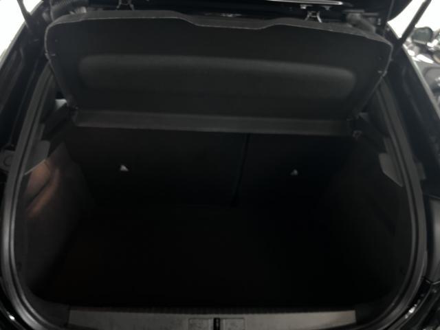 Peugeot 208 image 1