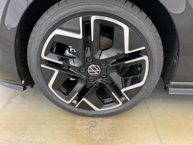 Volkswagen Golf image 9