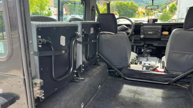 Land Rover Defender 90 image 5