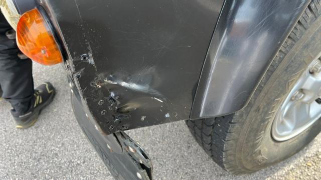 Land Rover Defender 90 image 2