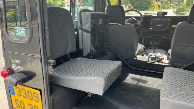 Land Rover Defender 90 image 9