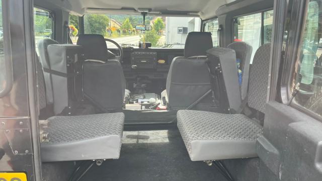 Land Rover Defender 90 image 4