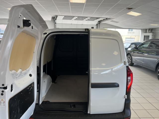 Nissan Townstar image 8