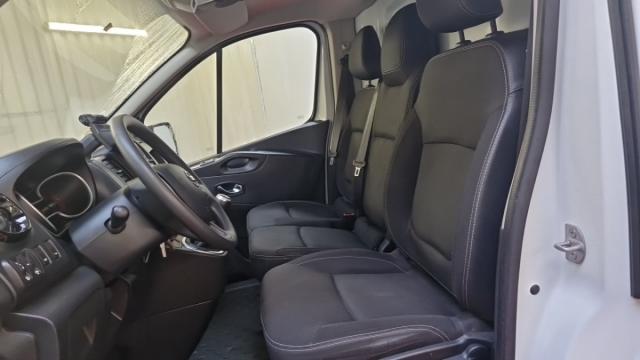 Nissan Nv300 image 7