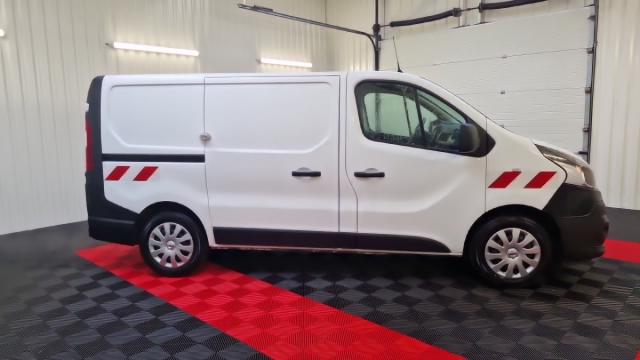 Nissan Nv300 image 8