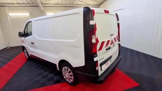 Nissan Nv300 image 4