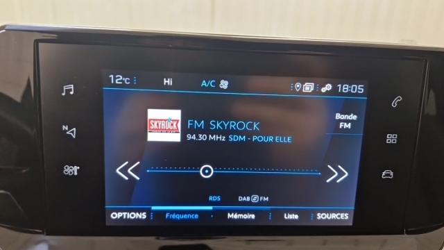 Peugeot 2008 image 2